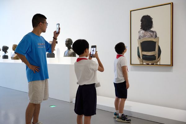 小学生书架捐书及肖像展导览