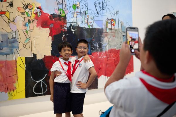 小学生书架捐书及肖像展导览