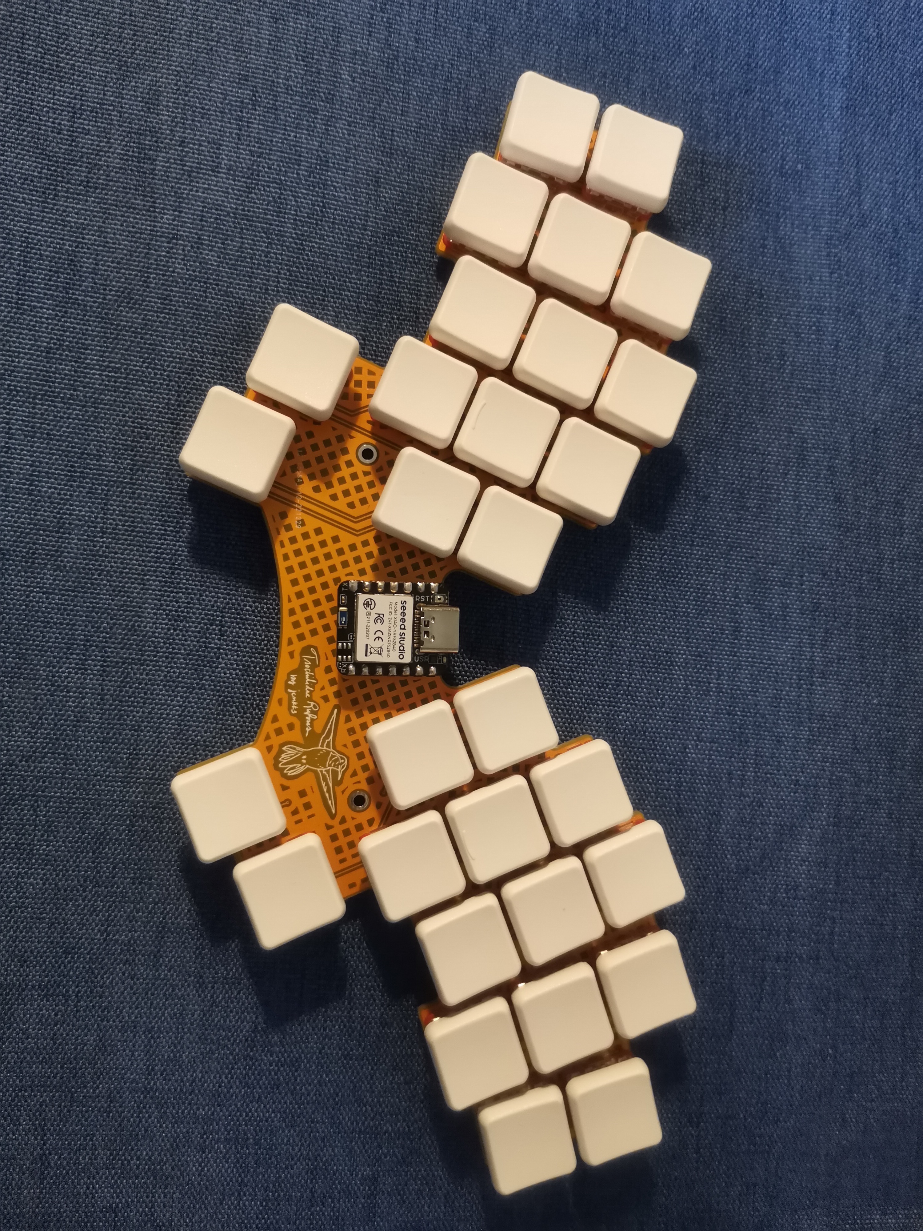 Hummingbird keyboard with controller